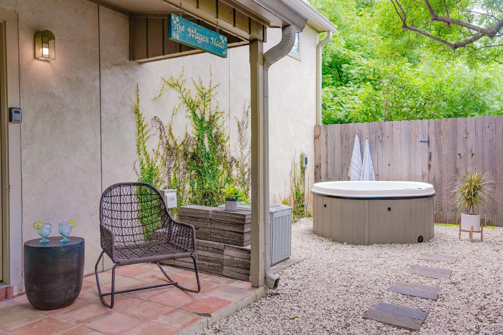 The Wagen Haus, Fireplace And Hot Tub! Fredericksburg Exteriör bild